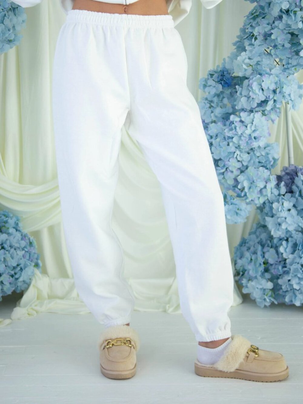 One Last Rodeo Sweats - Picture 2 of 3
